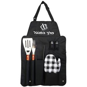 סט 7 כלים מושלם לברבקיו הכולל:
סינר מקצועי, מזלג ענק, מחית, מלקחיים עשויים מתכת עם ידיות עץ לאחיזה נוחה
מלחייה ופלפליה, כפפה מבודדת חום.
מידות סינר: רוחב 42 ס