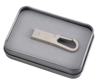 אסקרי - זיכרון נייד שאקל 8gb, גוף מתכת, גימור כרום מבריק, מעבד מהיר, מתאים לקבציי ווידאו, מגיע בקופסת מתכת עם חלון.