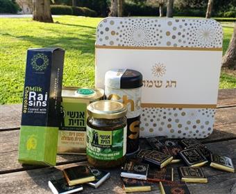 קופסה לאחסון מצות המכילה: פח 250 מ"ל שמן זית כתית מעולה + מטבל על בסיס שמן זית + מגוון שוקולדים. 