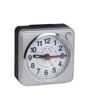 שעון מעורר מרובע קטן עם חזית כסופה/לבנה.